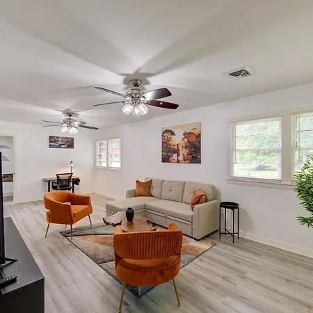Spacious 5 Bed Home With Massage Chair And Futsball Table